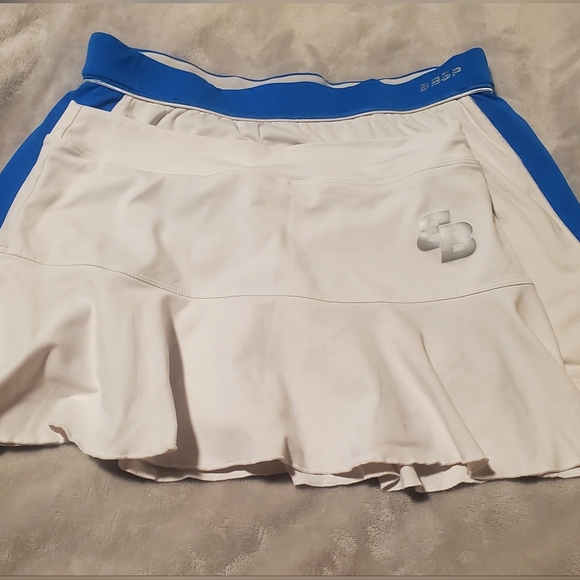 Bundle 2 Tennis Skirts- Bebe White and Blue And White Belenberdel Size M - Picture 1 of 11